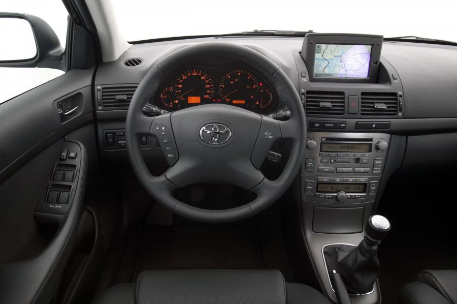  Toyota Avensis 2003 года  (фото 15 из 114)